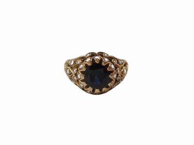 Anello in Oro Giallo con Diamanti e Zaffiro