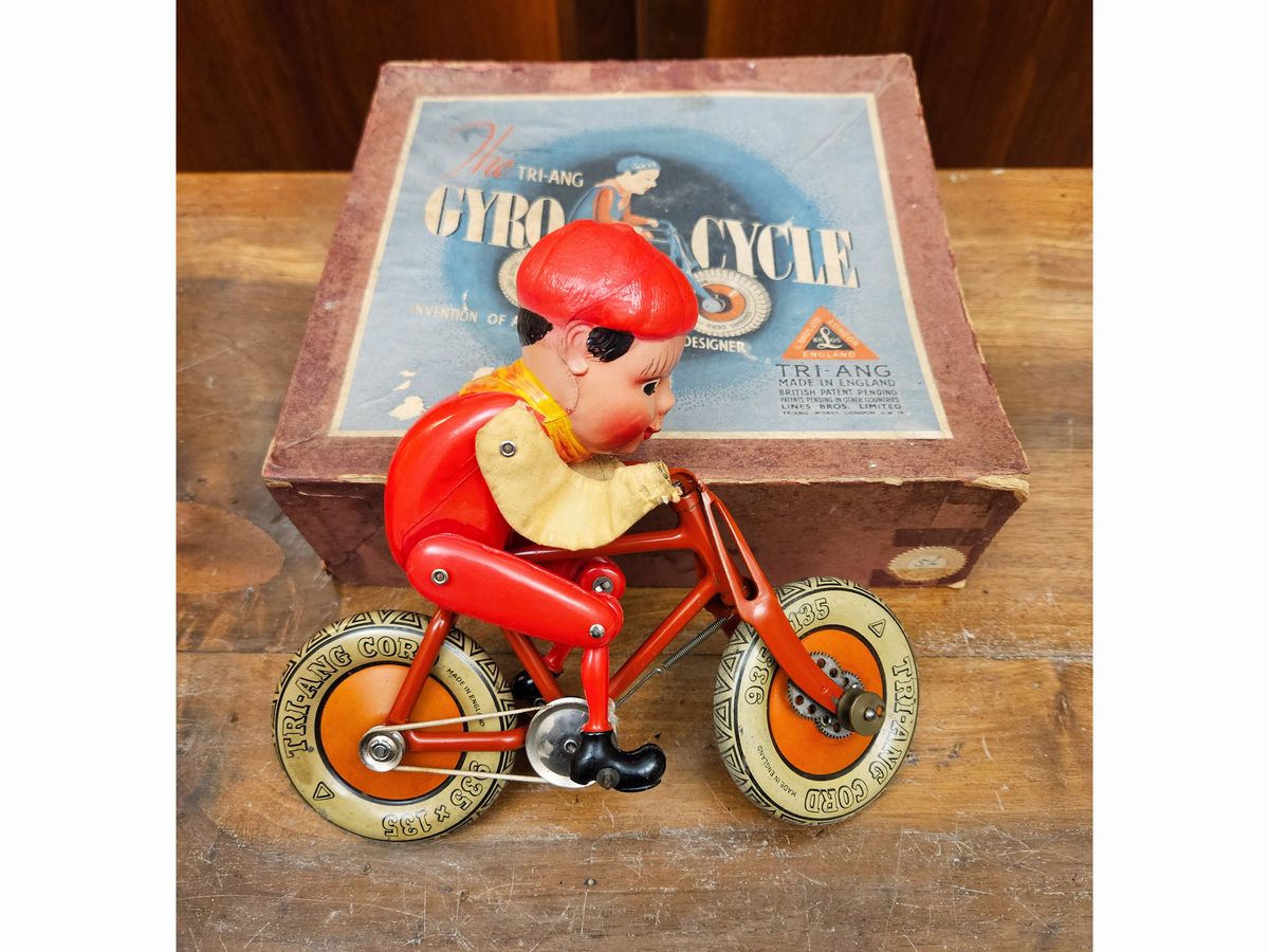Giro Cycle By Tri-ang
