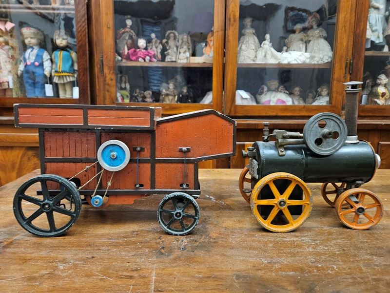 Modellino di Antica Locomobile a Vapore con Carro Trebbia