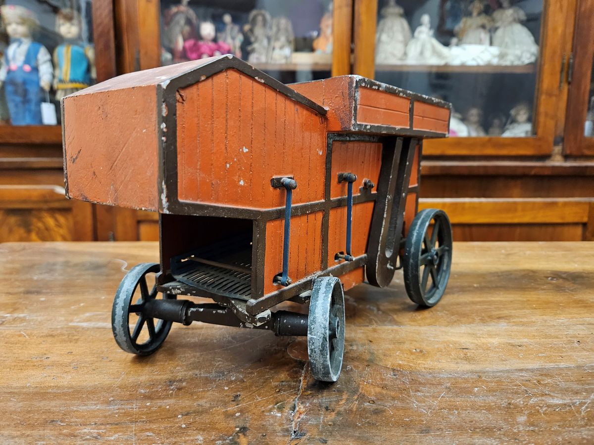 Modellino di Antica Locomobile a Vapore con Carro Trebbia