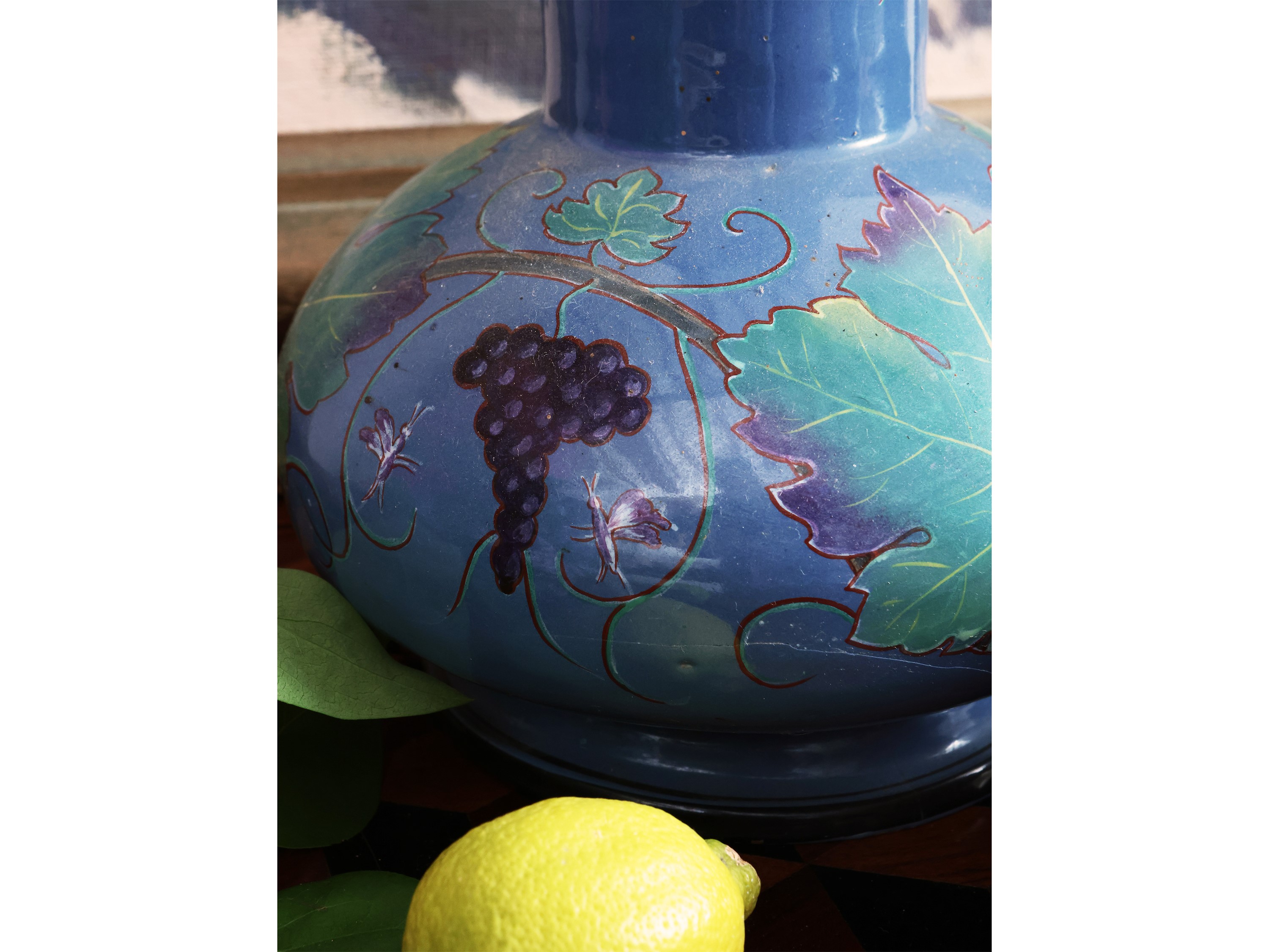 Due Coppie di Vasi in Maiolica