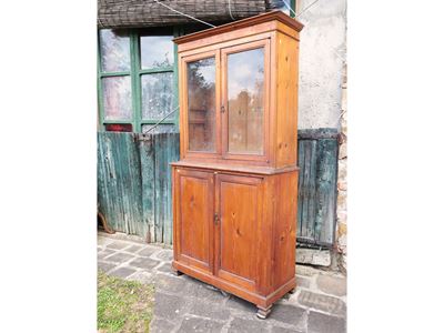 Piccola Credenza a Due Corpi in Legno Tenero