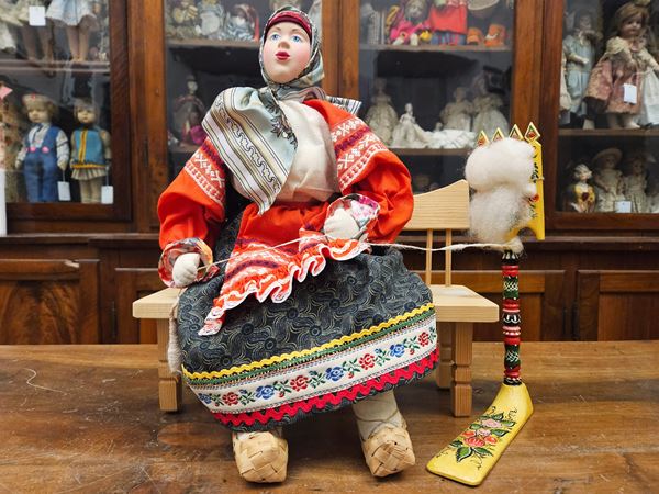 Bambola russa filatrice