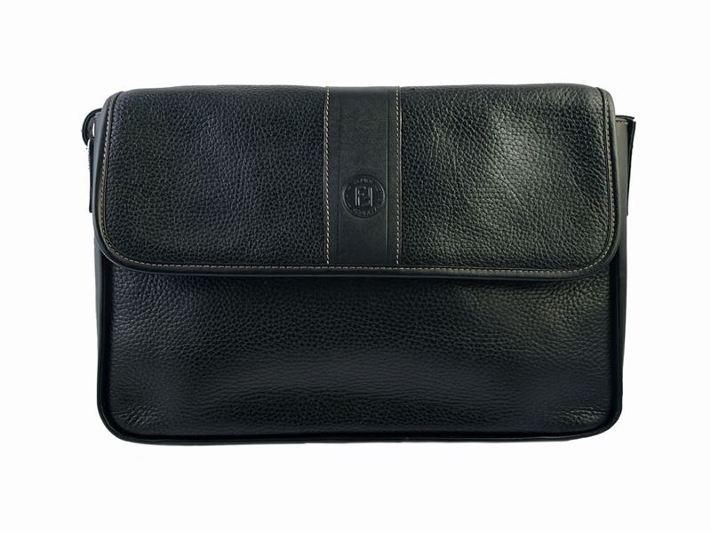 Fendi, Borsa in Pelle Nera Martellata
