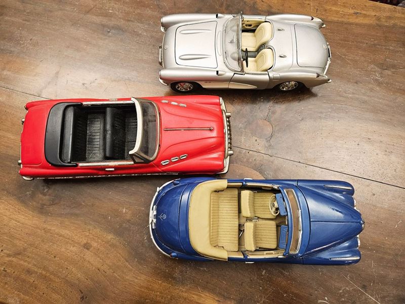 Tre Modellini di Auto D'epoca