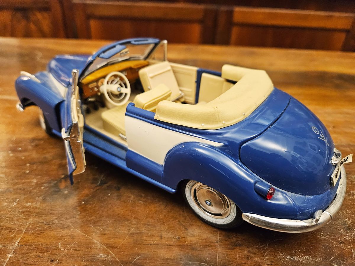 Tre Modellini di Auto D'epoca
