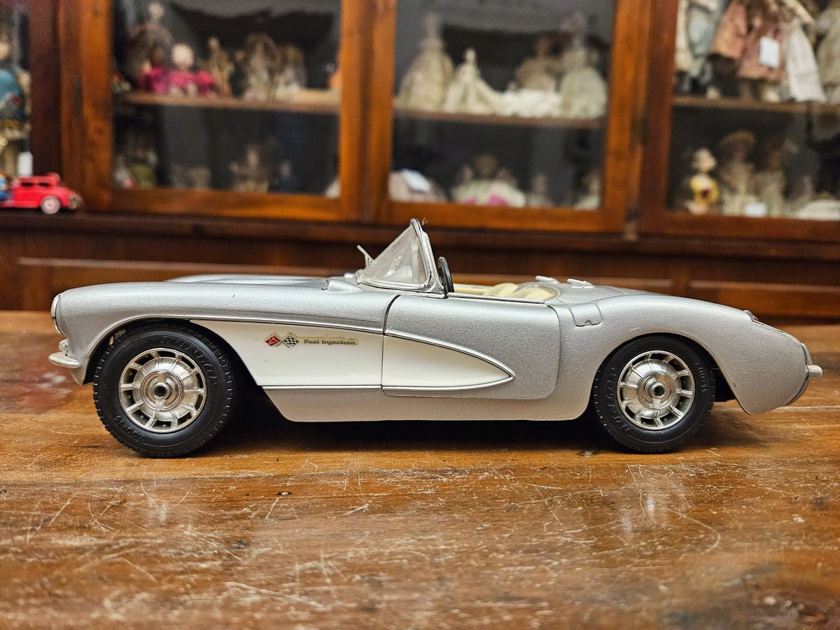 Tre Modellini di Auto D'epoca