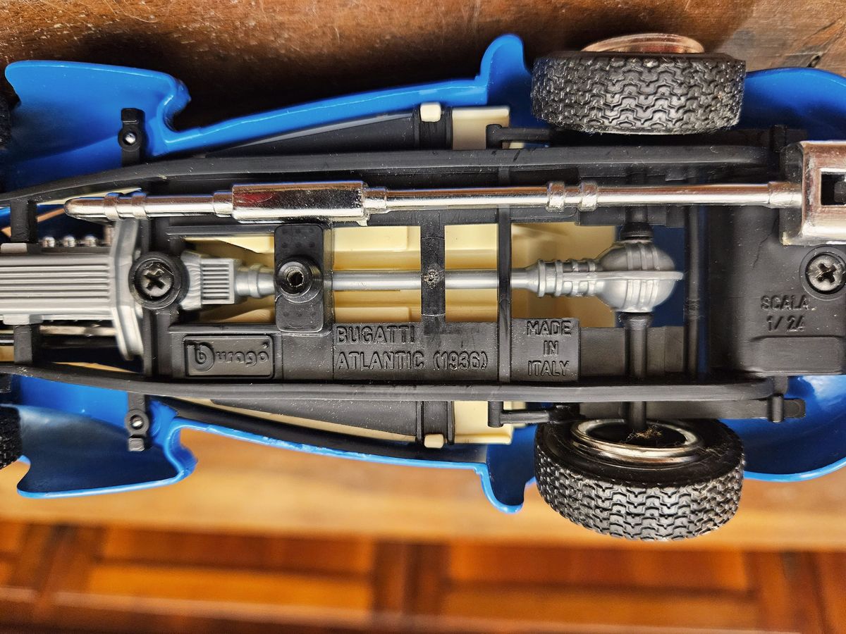 Due Modellini D'auto D'epoca Burago