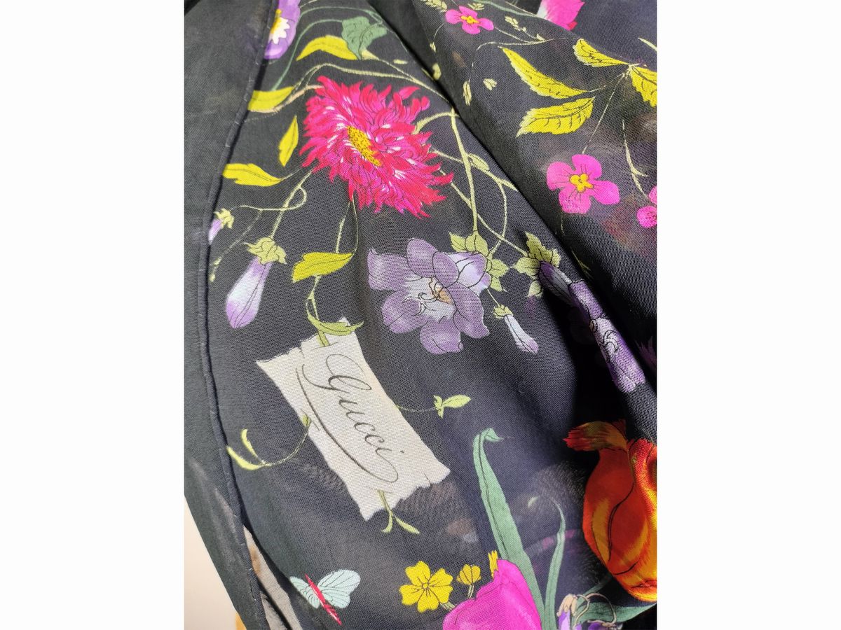 Gucci, Grande Foulard/pareo in Cotone Nero 'flora'