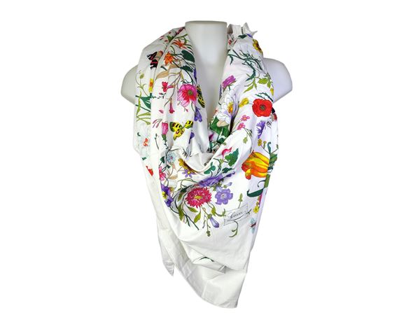 Gucci, Large "Flora" white cotton scarf/sarong
