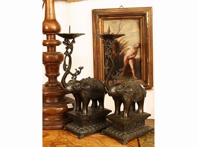 Coppia di Candelieri Zoomorfi in Bronzo