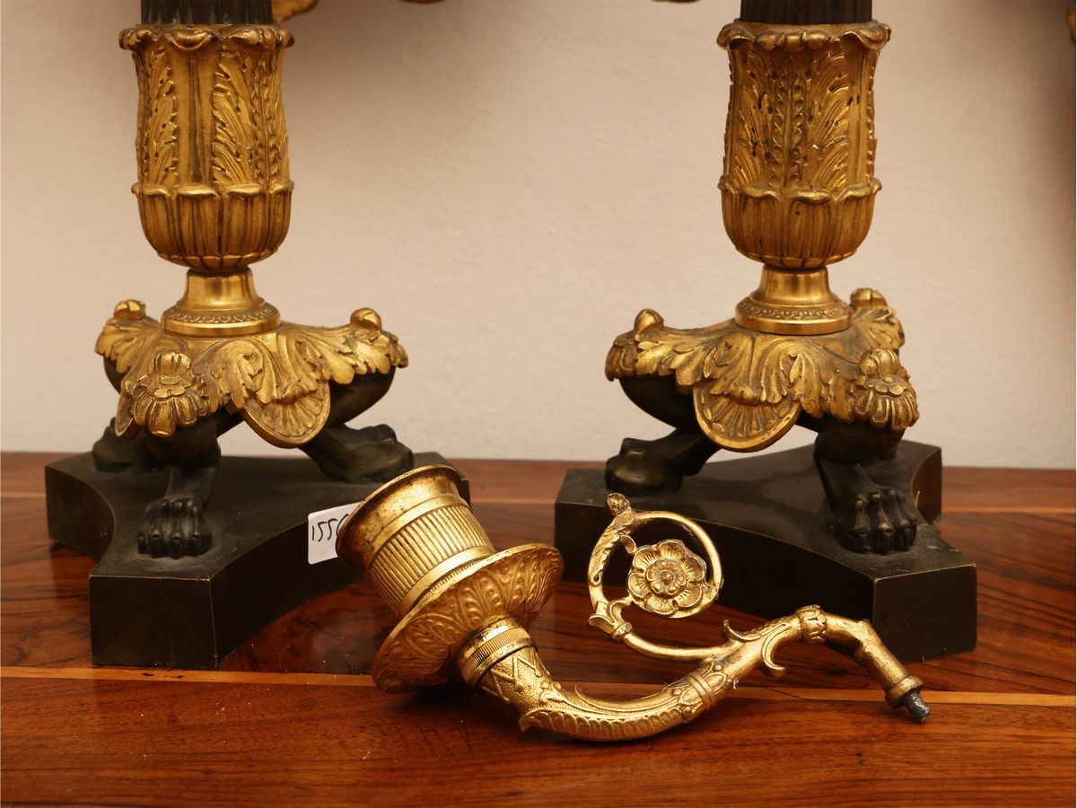 Coppia di Candelabri in Bronzo Dorato e Patinato