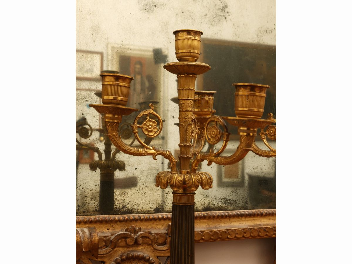 Coppia di Candelabri in Bronzo Dorato e Patinato