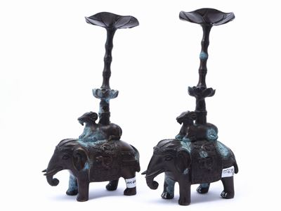 Coppia di Candelieri Zoomorfi in Bronzo