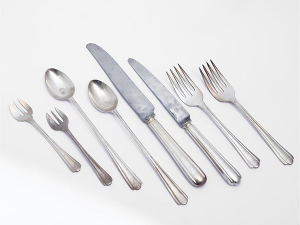 Silver metal cutlery set