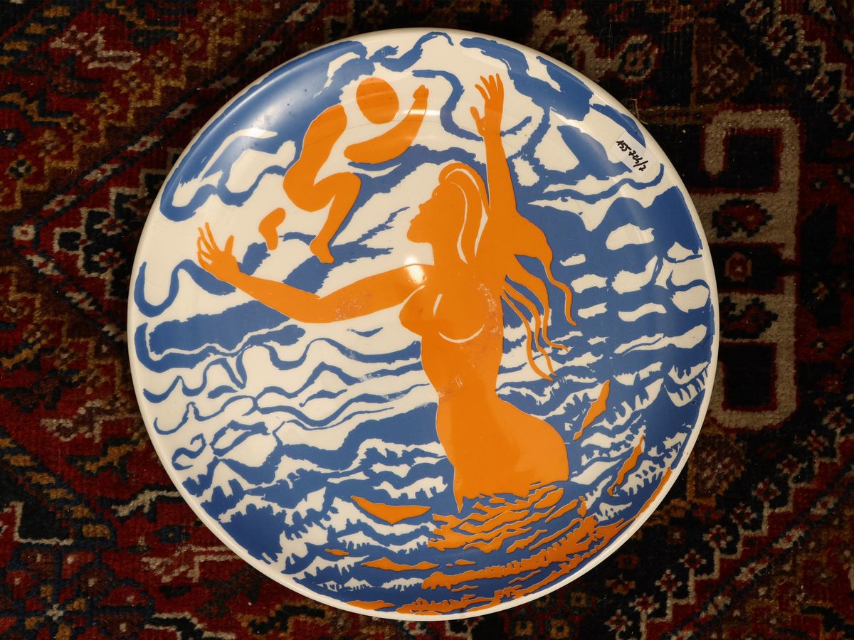 Serie di Sette Piatti Decorativi in Ceramica