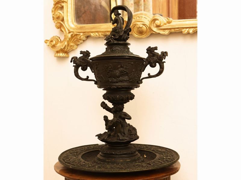Grande Coppa Allegorica in Metallo