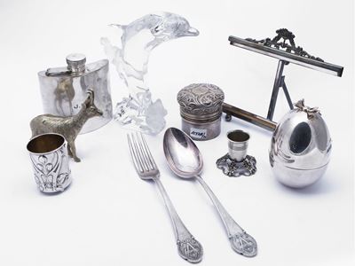 Assortimento di Curiosità in Argento e Metallo Argentato