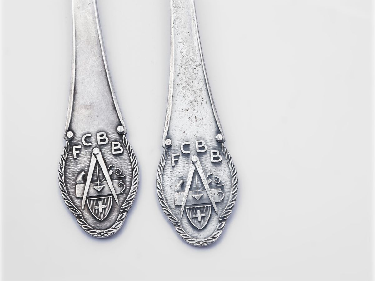 Assortimento di Curiosità in Argento e Metallo Argentato