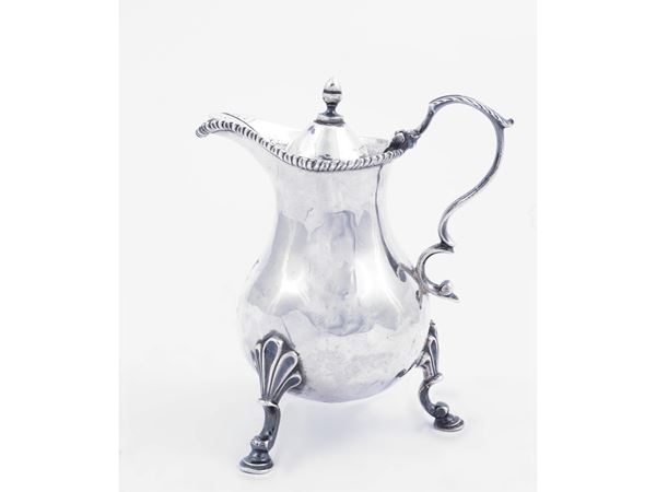 Small solitaire silver coffee pot, London 1763