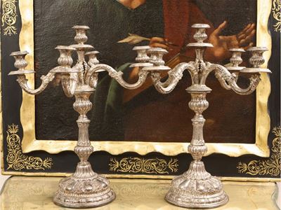 Coppia di Candelabri in Metallo Argentato