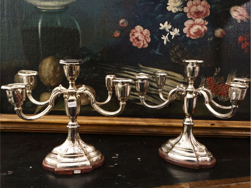Coppia di Candelabri in Metallo Argentato