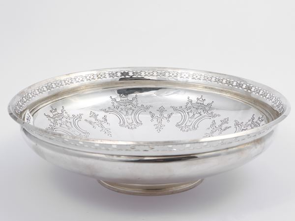 Sterling silver cake stand  - Auction A florentine house. Between tradition and modernity Silvers - I - - Maison Bibelot - Casa d'Aste Firenze - Milano