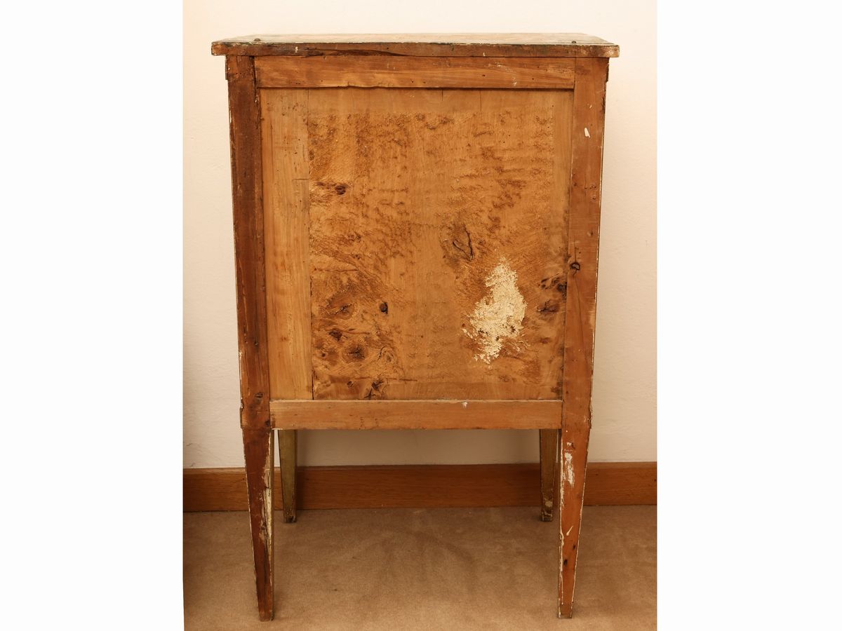 Coppia di Comodini in Legno Laccato Color Ocra