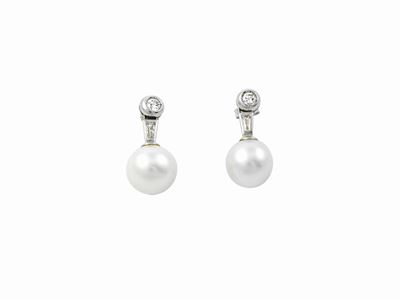 Orecchini Pendenti in Oro Bianco con Damanti e Perle South Sea Bianche