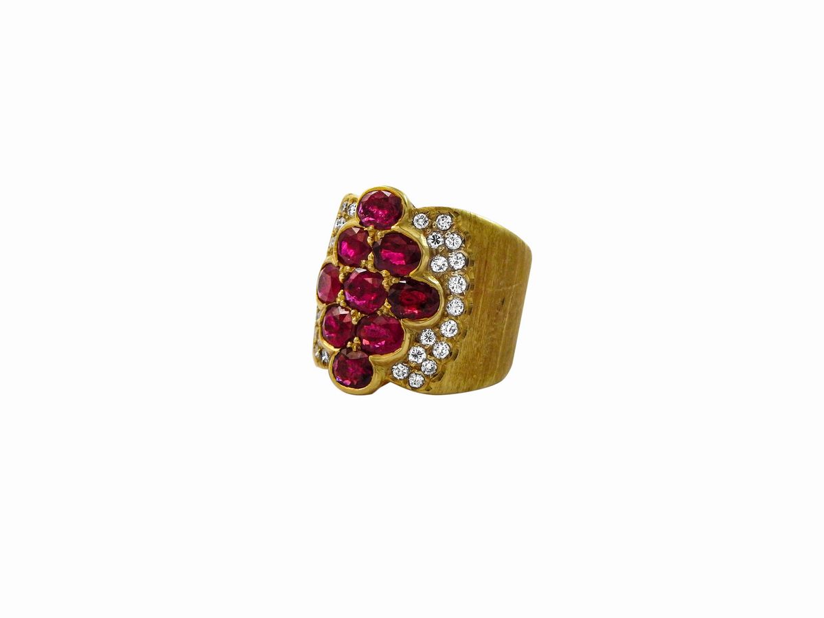 Anello in Oro Giallo con Diamanti e Rubini
