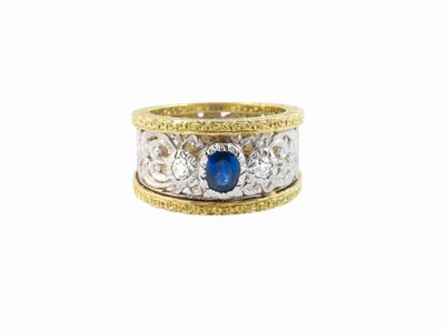 Anello a Fascia in Oro Bianco e Giallo con Diamanti e Zaffiro