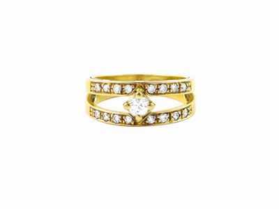 Anello in Oro Giallo con Diamanti