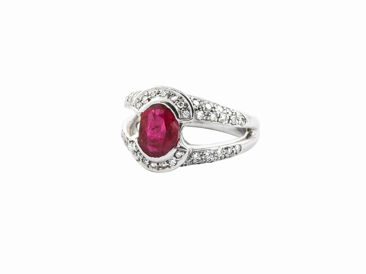 Anello in Oro Bianco con Diamanti e Rubino
