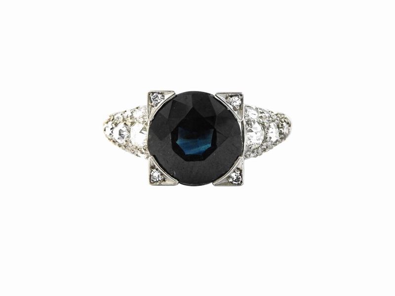 Anello in Platino con Diamanti e Zaffiro