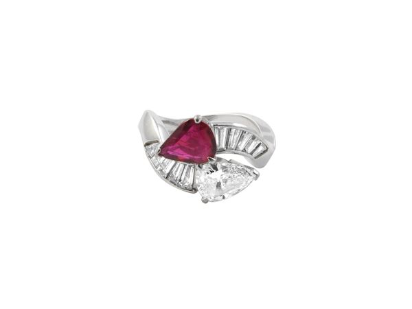 White gold contrarier ring with diamonds and ruby