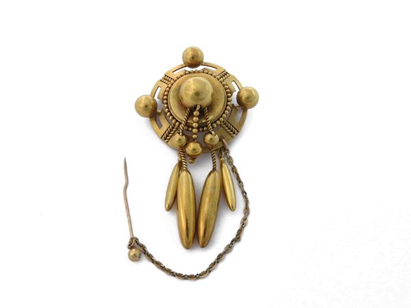 Yellow gold brooch with gold pendants
