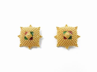 Due Paia di Orecchini ed una Coppia di Gemelli in Oro Ad Alto Titolo