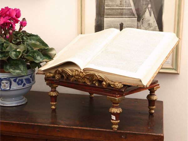 Lectern in lacquered soft wood