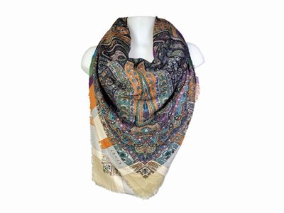 Gucci, Stola in Lana e Seta con Stampa Paisley Multicolore
