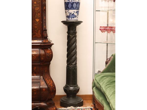 Column in green Prato marble  (19th/20th century)  - Auction A florentine house. Between tradition and modernity Collection, paintings and furnishing - III - - Maison Bibelot - Casa d'Aste Firenze - Milano