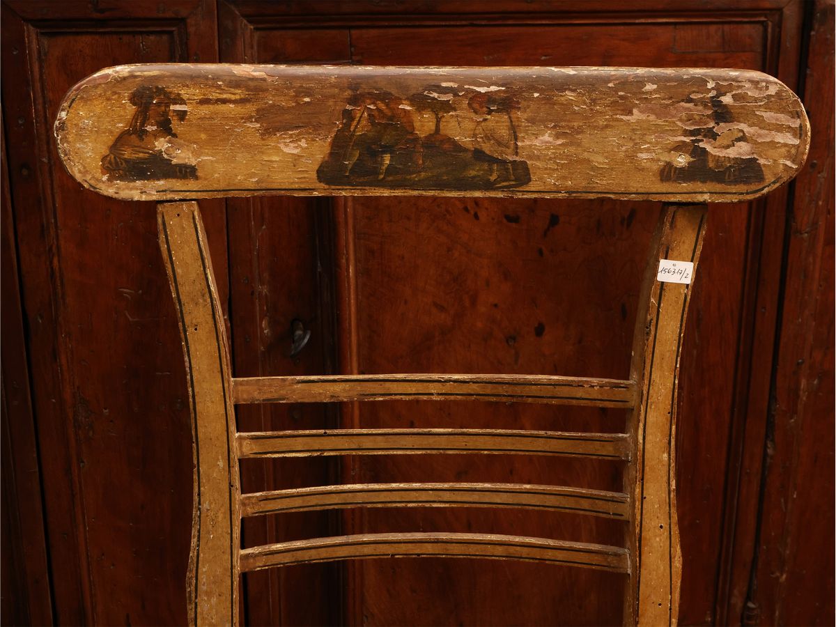 Coppia di Sedie Laccate e Decorate Ad Arte Povera