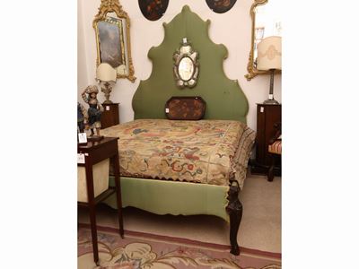 Letto Matrimoniale di Gusto Settecentesco