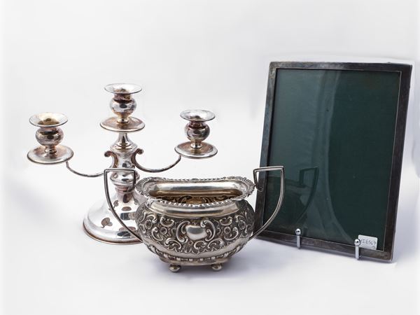 Tre accessori in argento per la casa