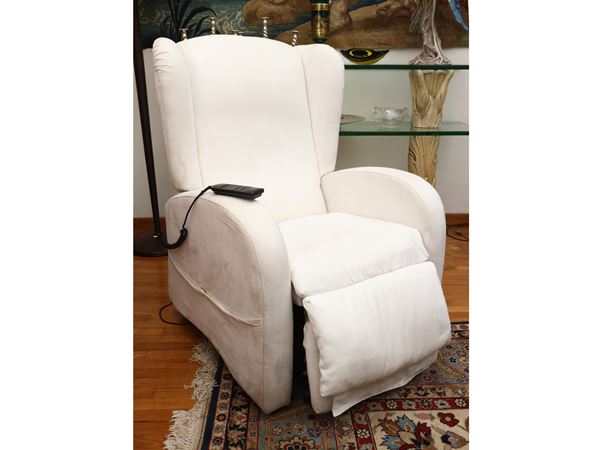 Electric relaxing chaise longue armchair