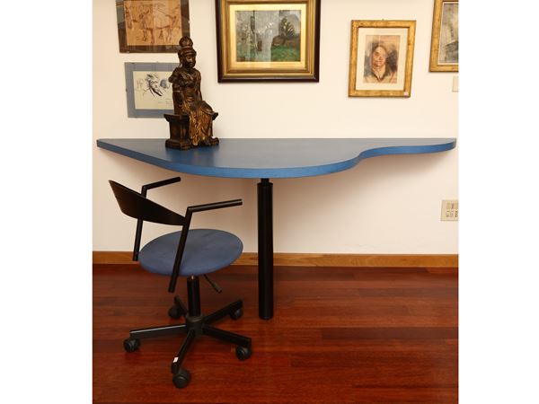 Modern style wall-mounted writing table