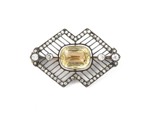 Yellow gold and silver brooch with diamonds and topaz