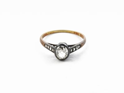 Anello Solitario in Oro Giallo e Argento con Diamante