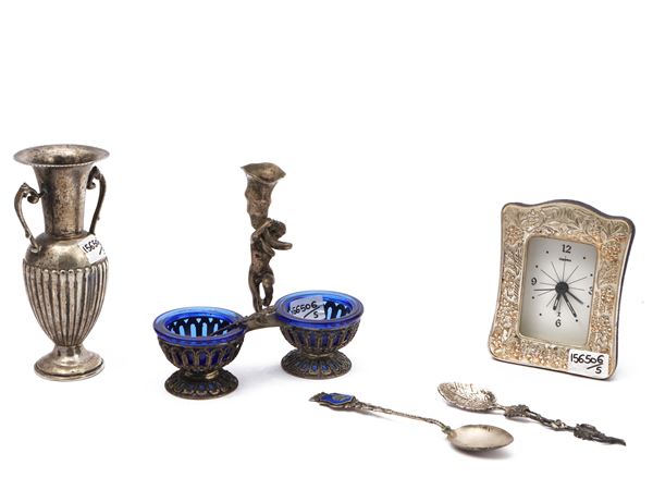 Lot of silver home accessories  - Auction A florentine house. Between tradition and modernity Silvers - I - - Maison Bibelot - Casa d'Aste Firenze - Milano
