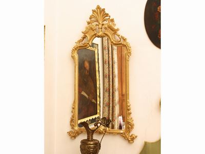 Coppia di Specchiere con Cornici in Legno Intagliato e Dorato