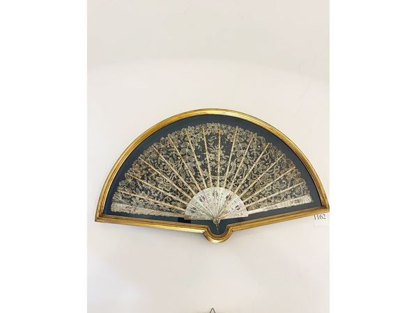 Collectible fan  (beginning of the 20th century)  - Auction A florentine house. Between tradition and modernity Collection, paintings and furnishing - III - - Maison Bibelot - Casa d'Aste Firenze - Milano